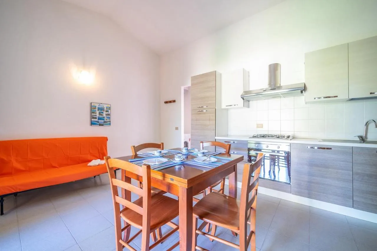 Aparthotel Iss Travel, Apartments In Via Torino - 800 M From La Cinta Beach San Teodoro  Italy