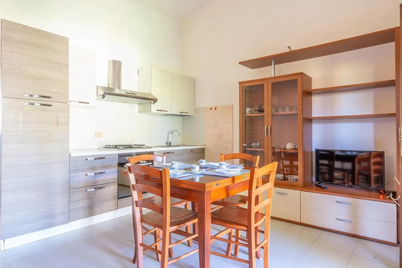 Aparthotel Iss Travel, Apartments In Via Torino - 800 M From La Cinta Beach San Teodoro